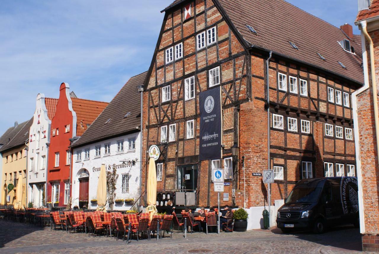 Stadtvilla Bruegemann Mit Terrasse & Parkplatz - Abc136 By AbcWißmar Buitenkant foto