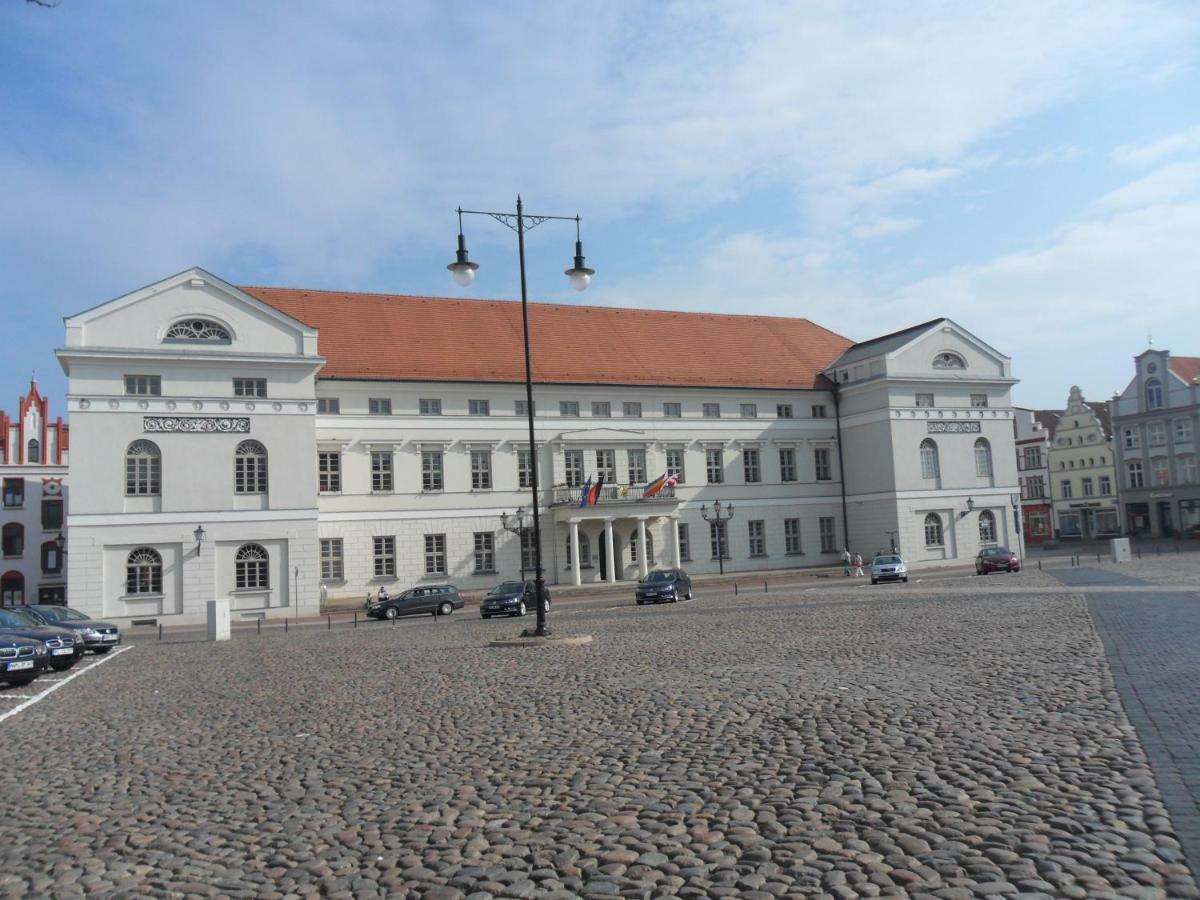 Stadtvilla Bruegemann Mit Terrasse & Parkplatz - Abc136 By AbcWißmar Buitenkant foto
